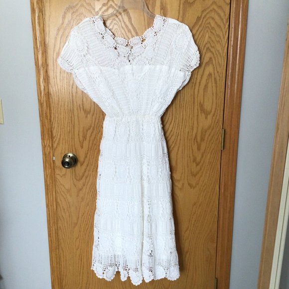 Stunning Irish Made White Crocheted Dress - Picture 5 of 6